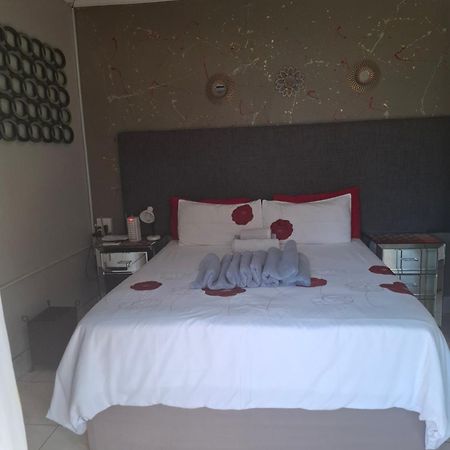 Vicky B Bed And Breakfast Mogwase Екстериор снимка
